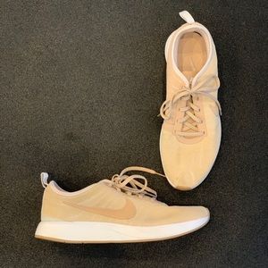 Nike Cream Tennis Shoe